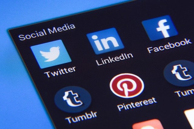 Social-media-logos auf handy