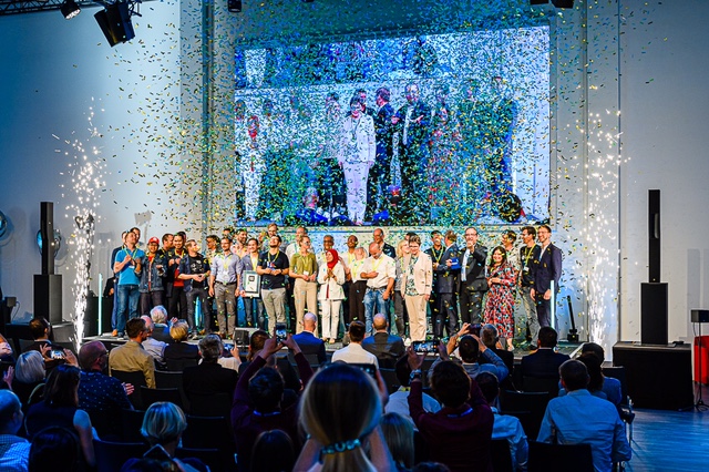 Investor-Days-Thueringen Preisverleihung Bühne mit Gewinnern